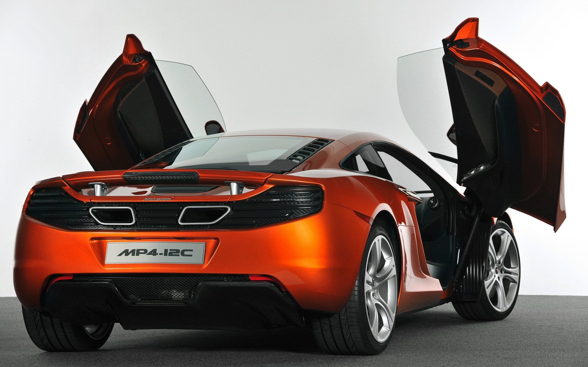 mclaren araba araba ulaşım sistemi tekerlekler yarış aksiyon hızlı yarışma sürücü otomotiv mclaren mp4