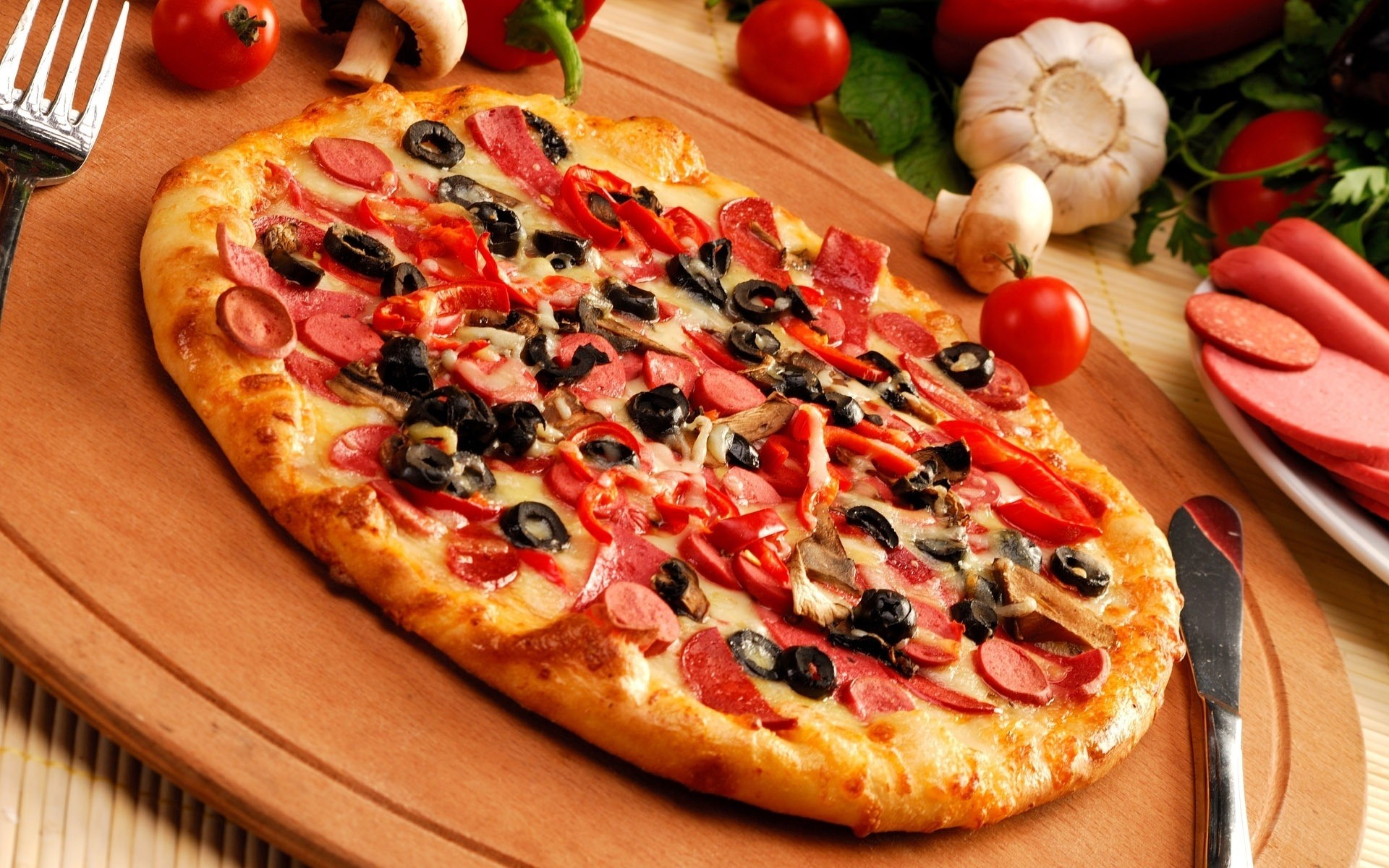 pizza biberli peynir hamur kabuklar mozzarella salam hızlı domates yemek ferahlatıcı mantar jambon dilim yüce pasta öğle yemeği sos gıda şekerleme