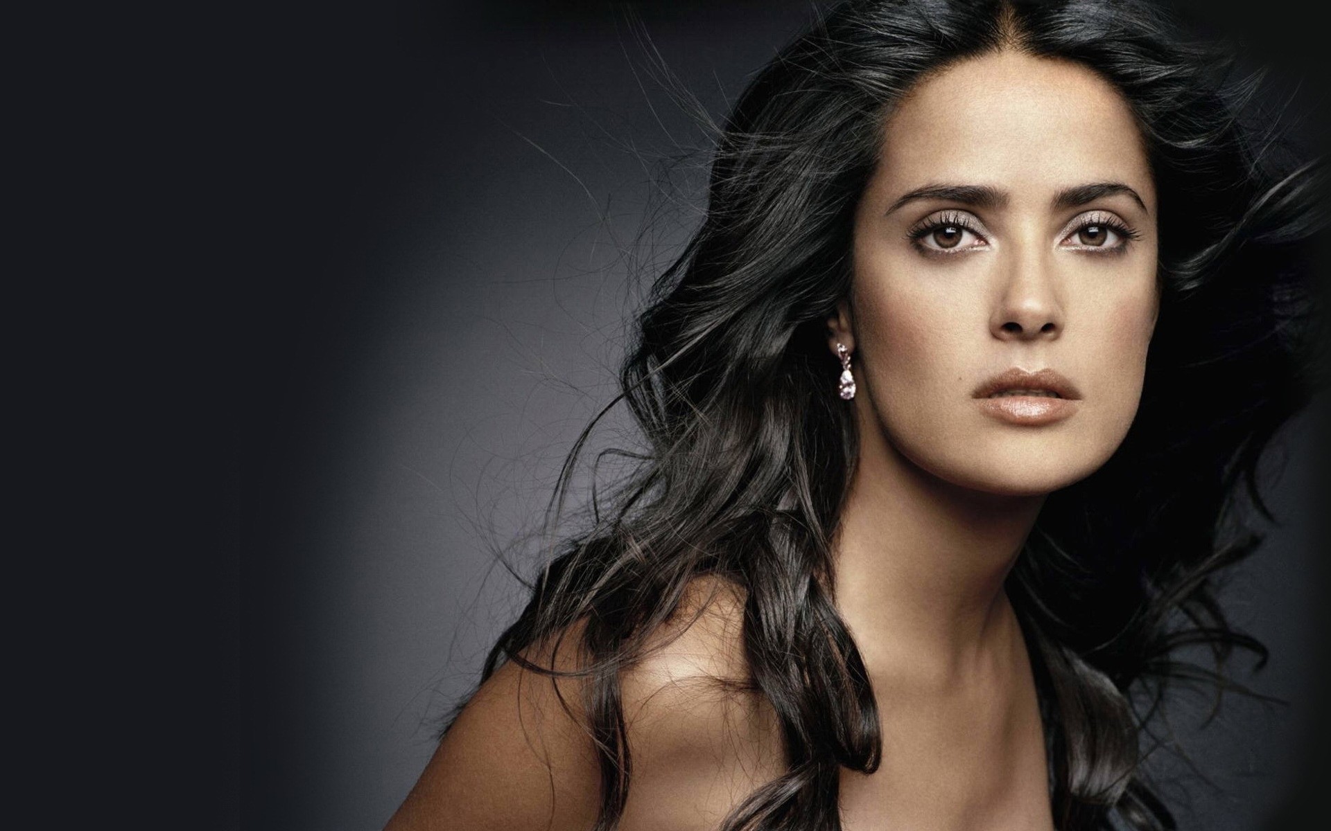 portre kadın moda kız model cazibe esmer seksi göz stüdyo saç dudaklar bir cilt yetişkin güzel salma hayek aktris ünlüler