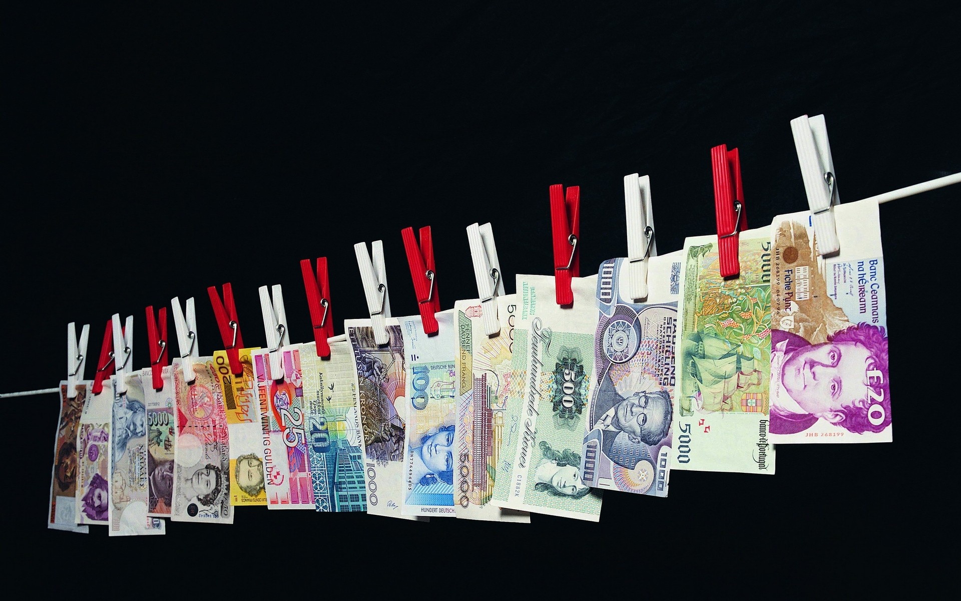 clothespin ipler iş para kağıt finans ekonomi not servet peg çamaşırhane finansal başarı yatırım tasarruf masaüstü hisse senetleri sembol aklanıyor faturalar