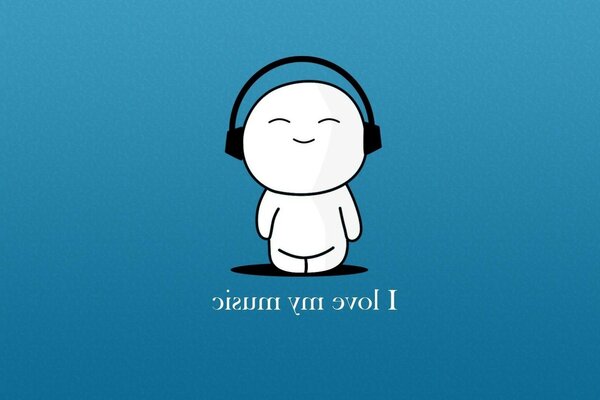 Küçük adam kulaklıklarıyla müzik dinliyor