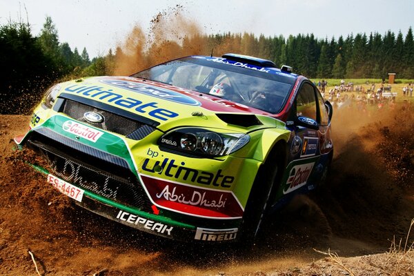 Ralli pistte yarış lideri