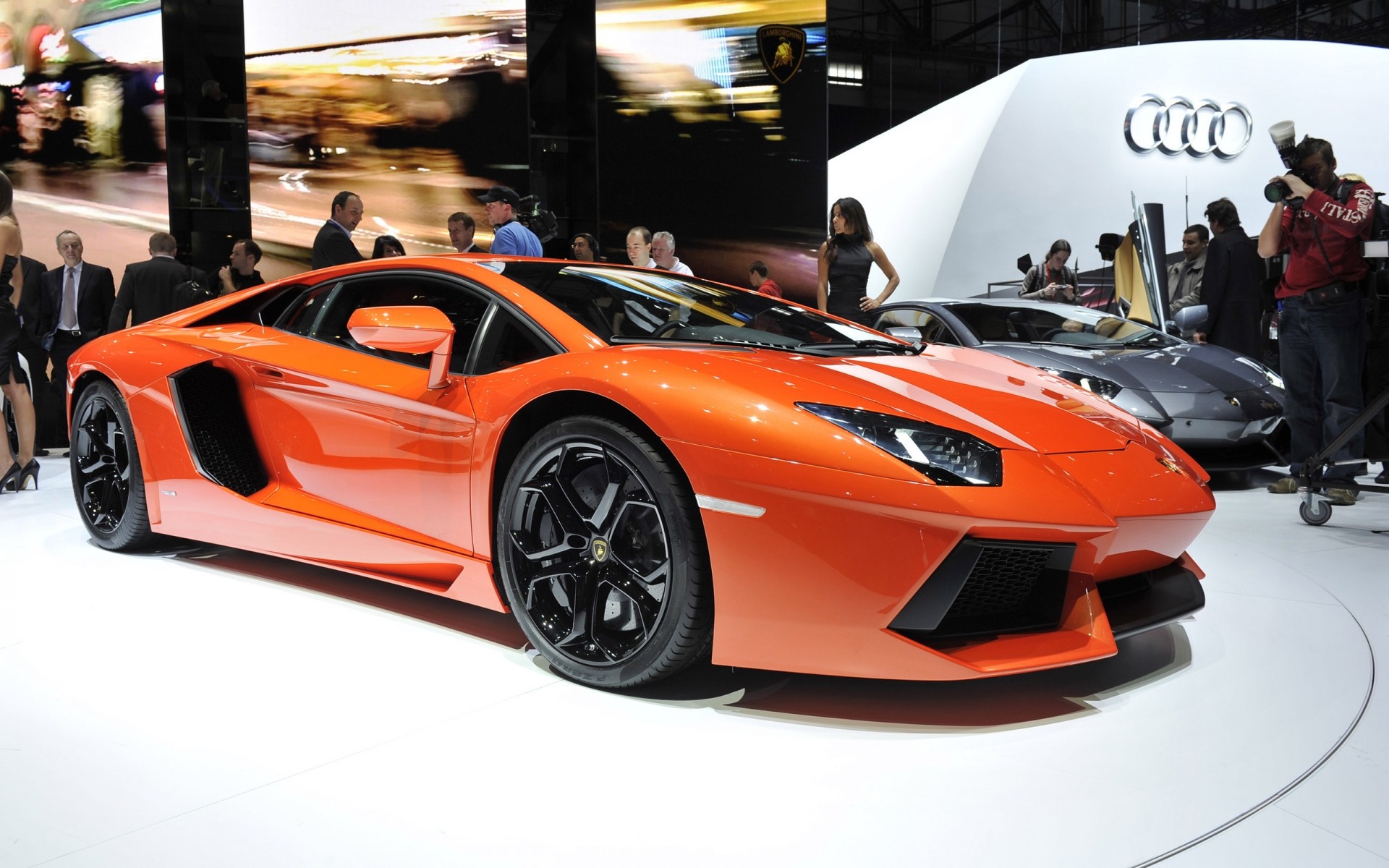 lamborghini araba yarış araba sürücü yarışma tekerlekler ulaşım sistemi parça otomobil sporları şampiyonluk hızlı acele et otomotiv sergi uluslararası sürücü prototip lamborghini aventador
