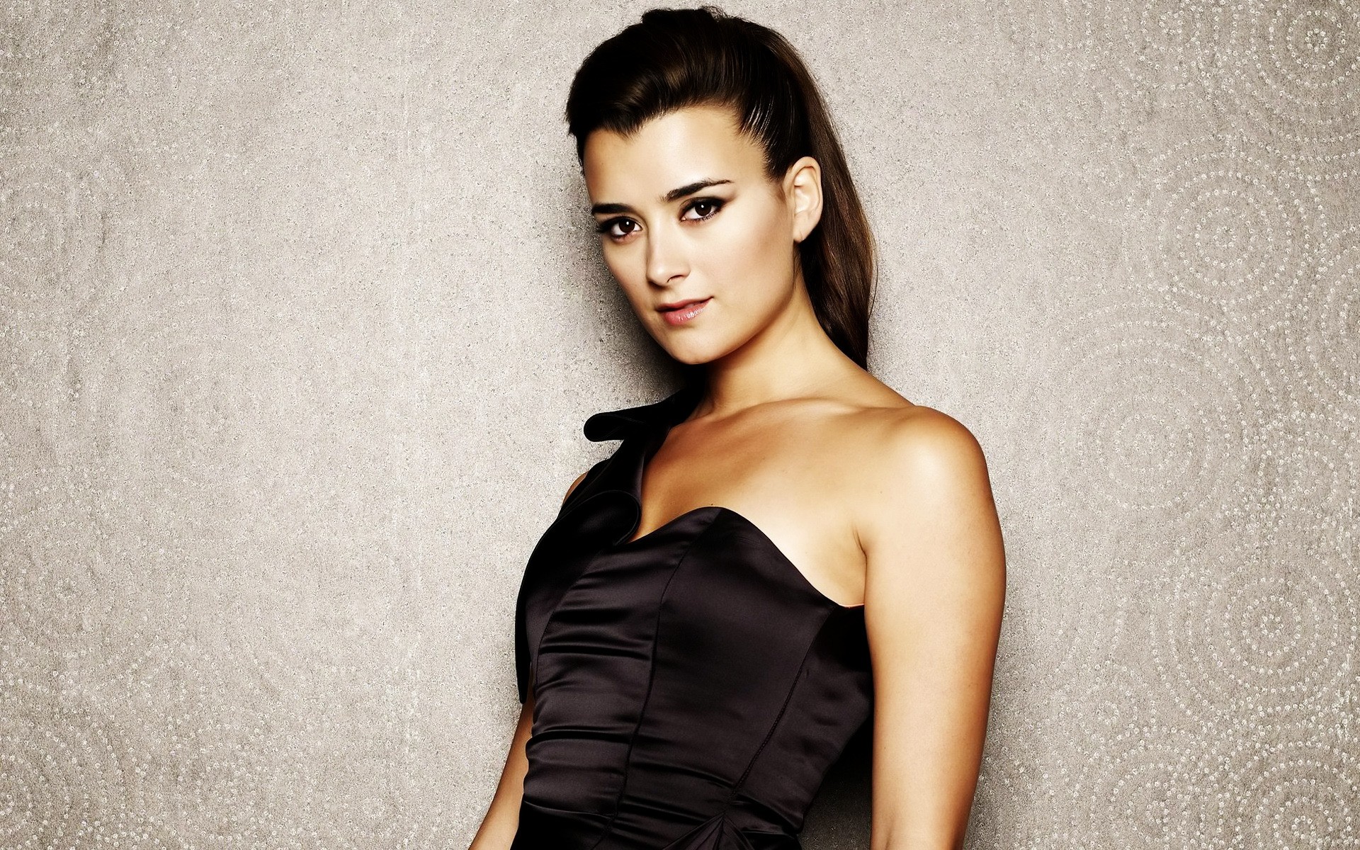 moda kadın portre kız model cazibe seksi zarif giyinmek esmer aktris kadın ünlüler sanatçı