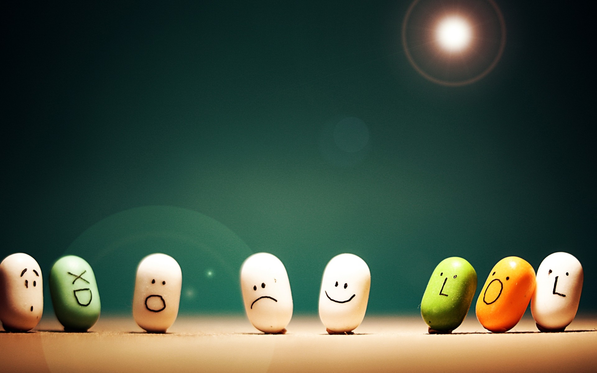 masaüstü mutlu üzgün bakıyor gülüyor