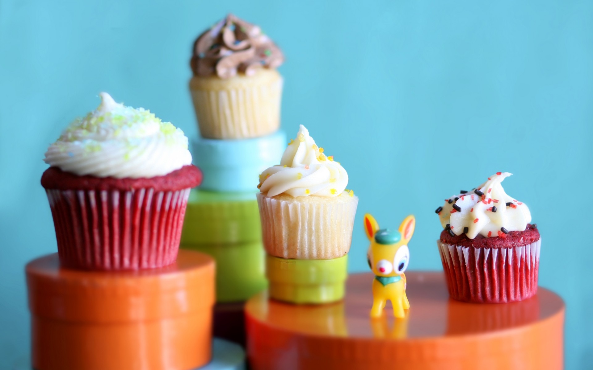 kapit krem çikolata lezzetli vanilya muffin pişirme şeker tatlı girdap şeker pasta görünüm kupası hoşgörü yemek tatlılar