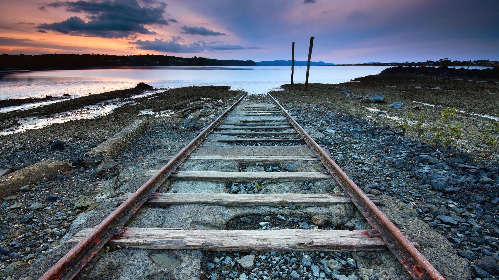 yollar demiryolu tren parça seyahat rehberlik gökyüzü çakıl ulaşım sistemi açık havada outlook hat uzun manzara demir platform çelik