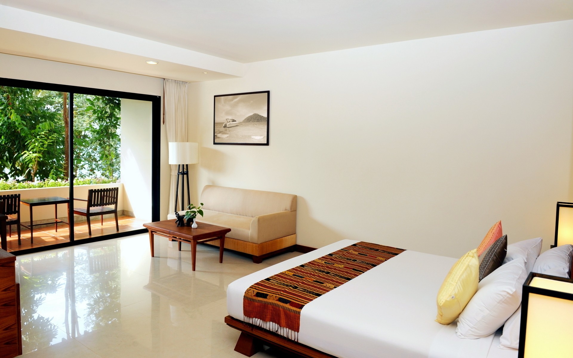 oda mobilya kapalı ev kanepe zemin daire pencereler yer ev yatak odası aile lamba masa sandalye halı iç tasarım iç mekan modern yatak balkon tasarım temiz