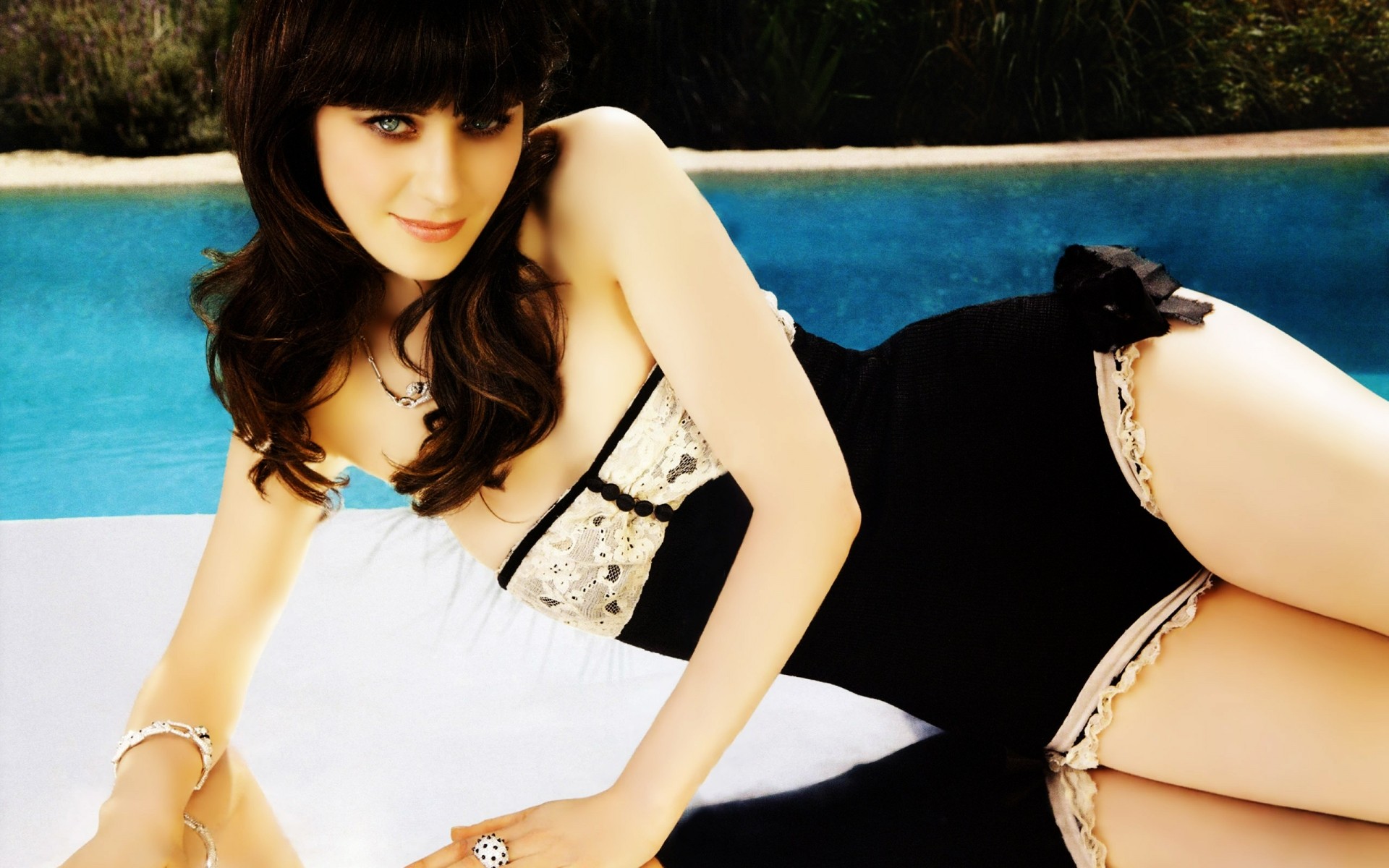 kadın geri kalan moda yaz portre kız bikini su gevşeme seksi havuz geri kalan muhteşem