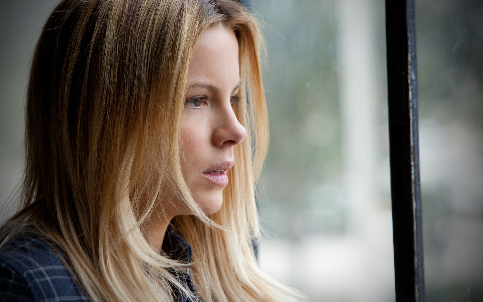 kadın kız portre moda oldukça güzel model sarışın sarışın ünlüler aktris ünlüler havalı kız