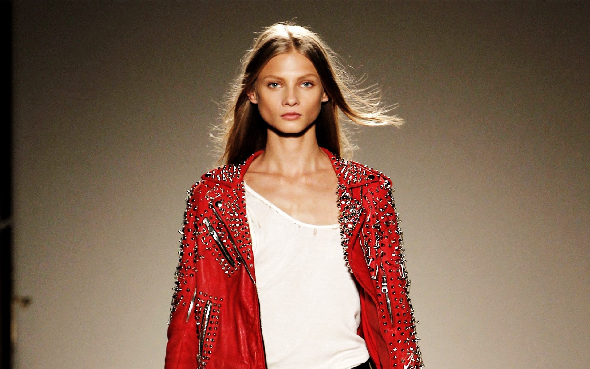 portre moda kadın kız model giyiyor yetişkin güzel bir seksi stüdyo oldukça elbise cazibe