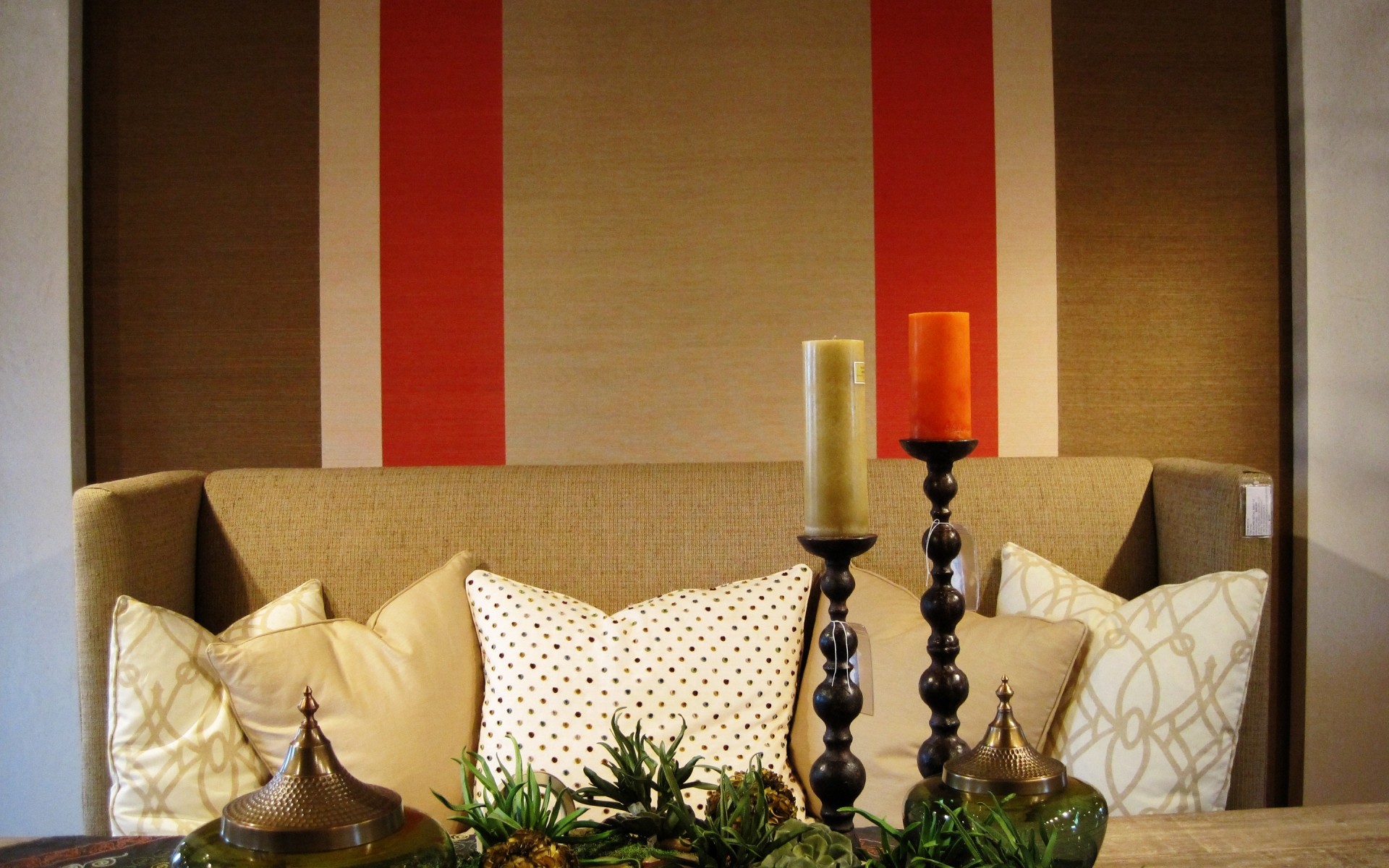 mobilya kapalı oda mum iç tasarım yer lamba tablo gevşeme lüks otel dekorasyon sandalye rahat kanepe aile mumlar ahşap natürmort duvarlar