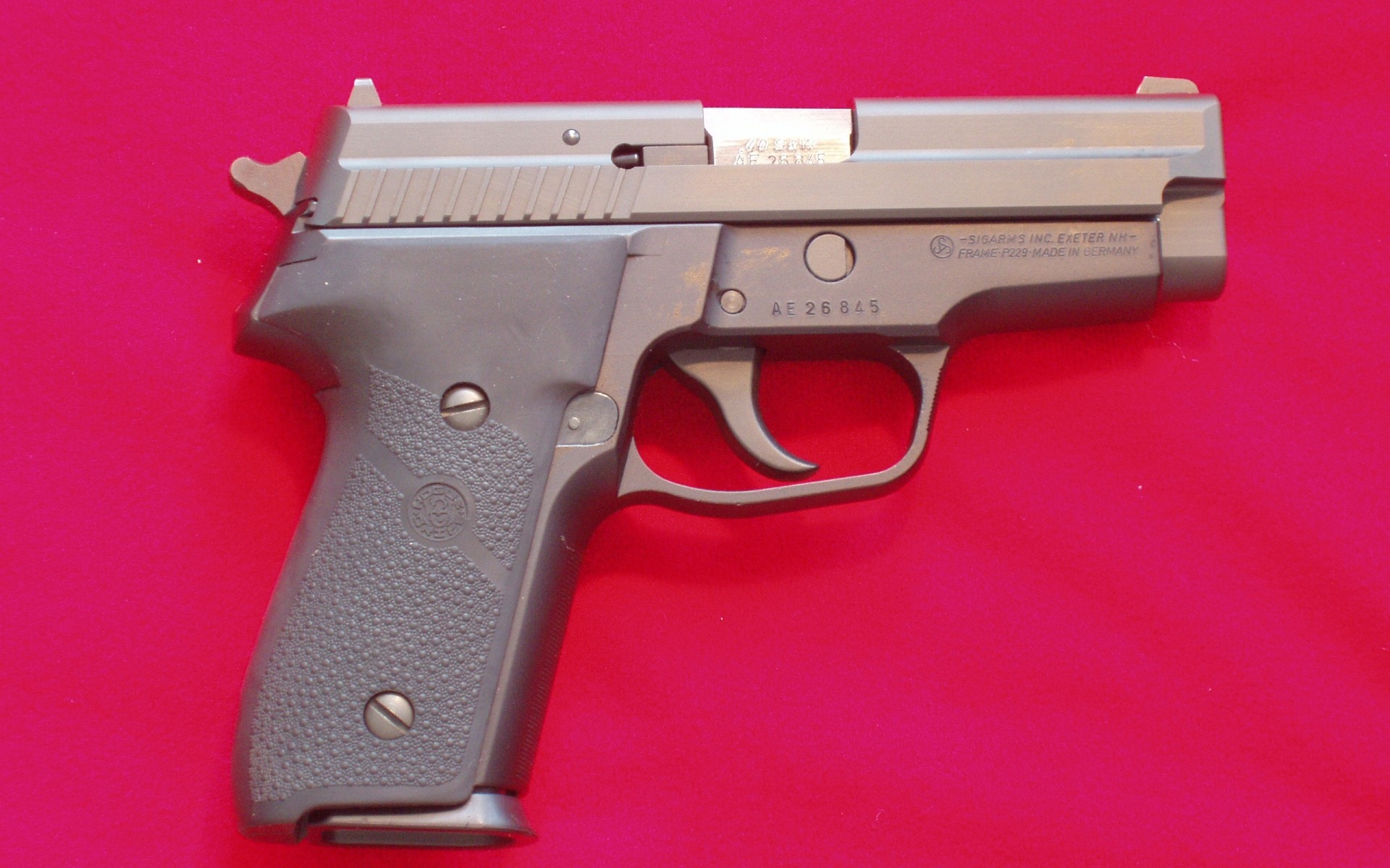 silah silah silah suç mühimmat kuvvet güvenlik tetik tehlike mermi sensör nagan polis güvenlik savunma ordu çelik savunma pembe arka plan