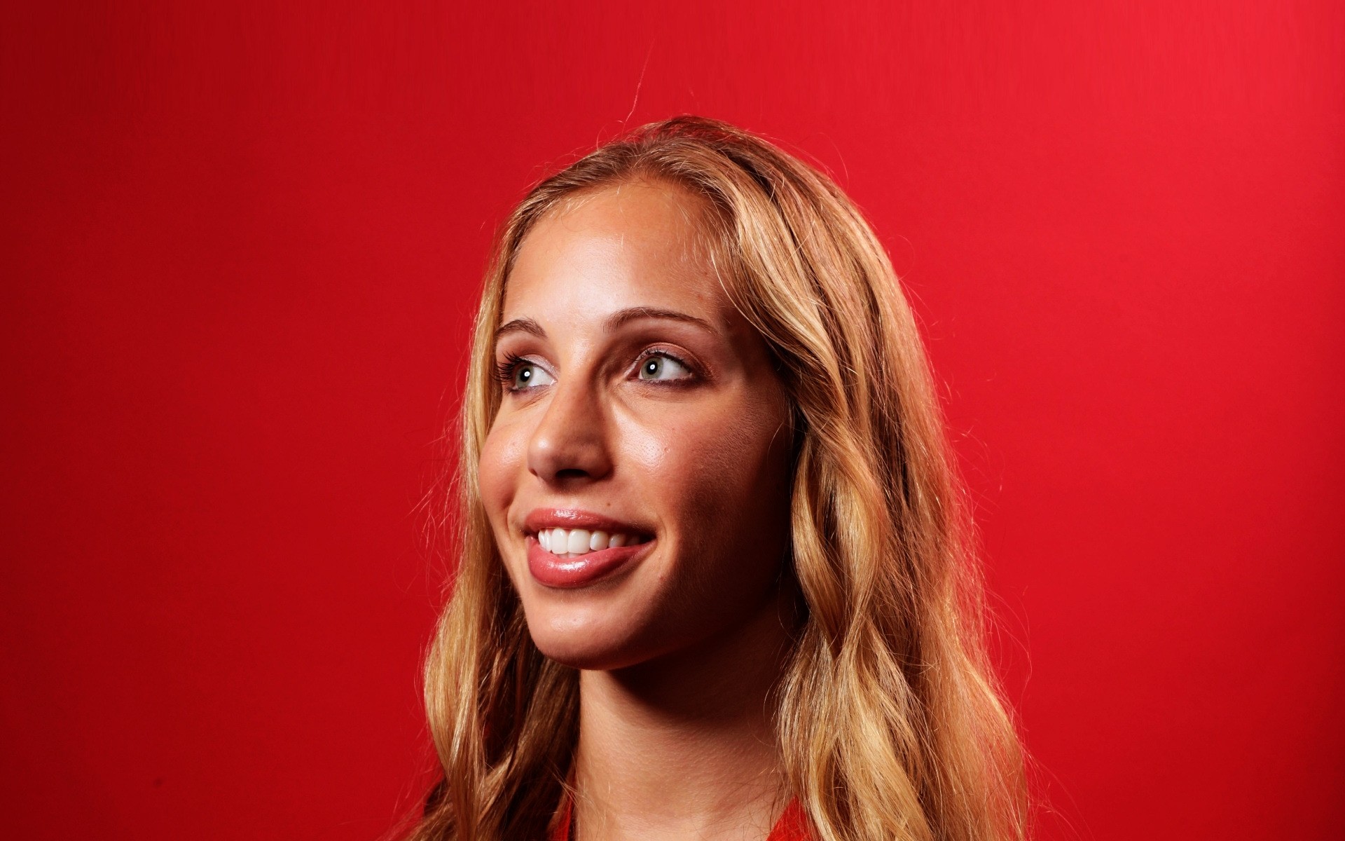 kadın portre moda bir oldukça giymek sabre gülümseme kahkaha zagunis mariel