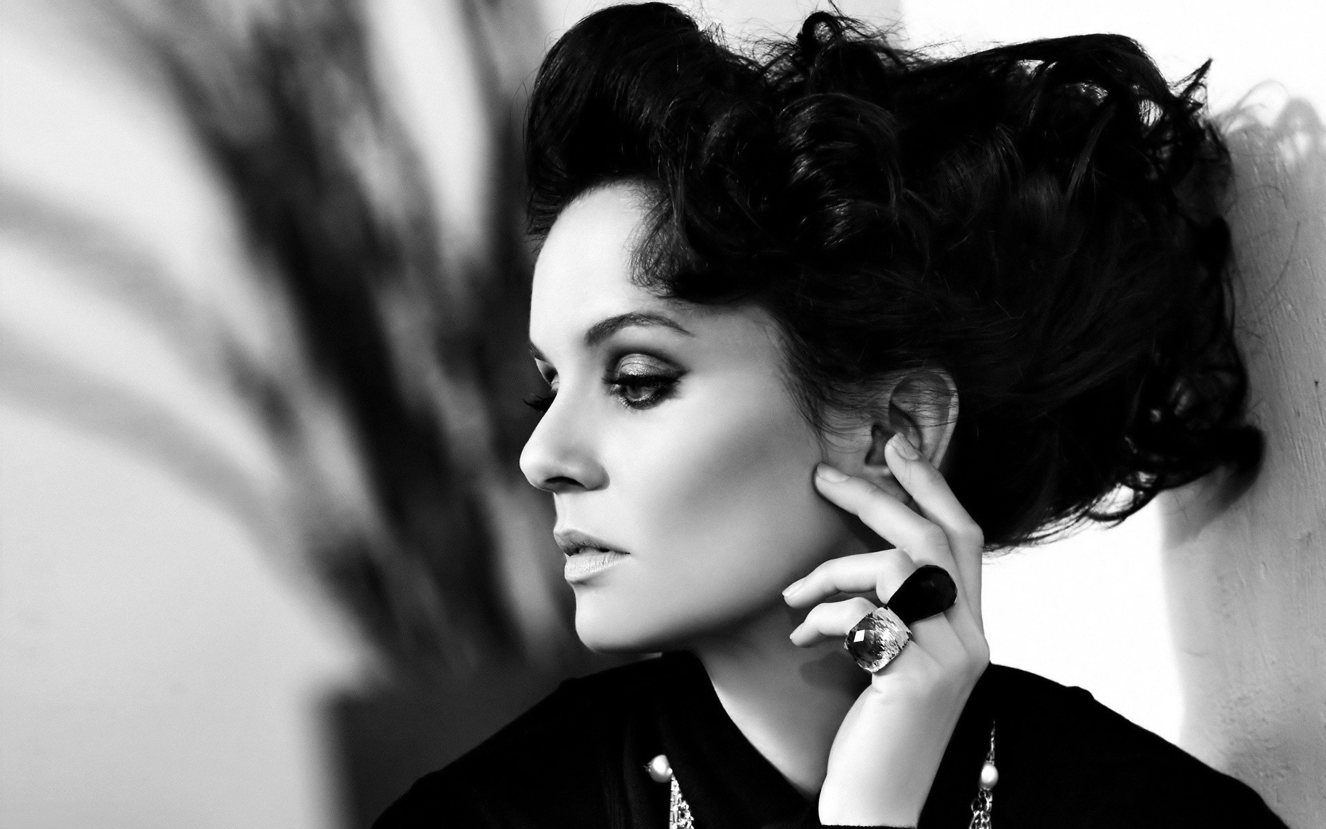 tek renkli portre kadın moda model sihir kız yetişkin saç modeli bir seksi ayna göz mücevher siyah ve beyaz sarah wayne hollywood güzel siyah beyaz