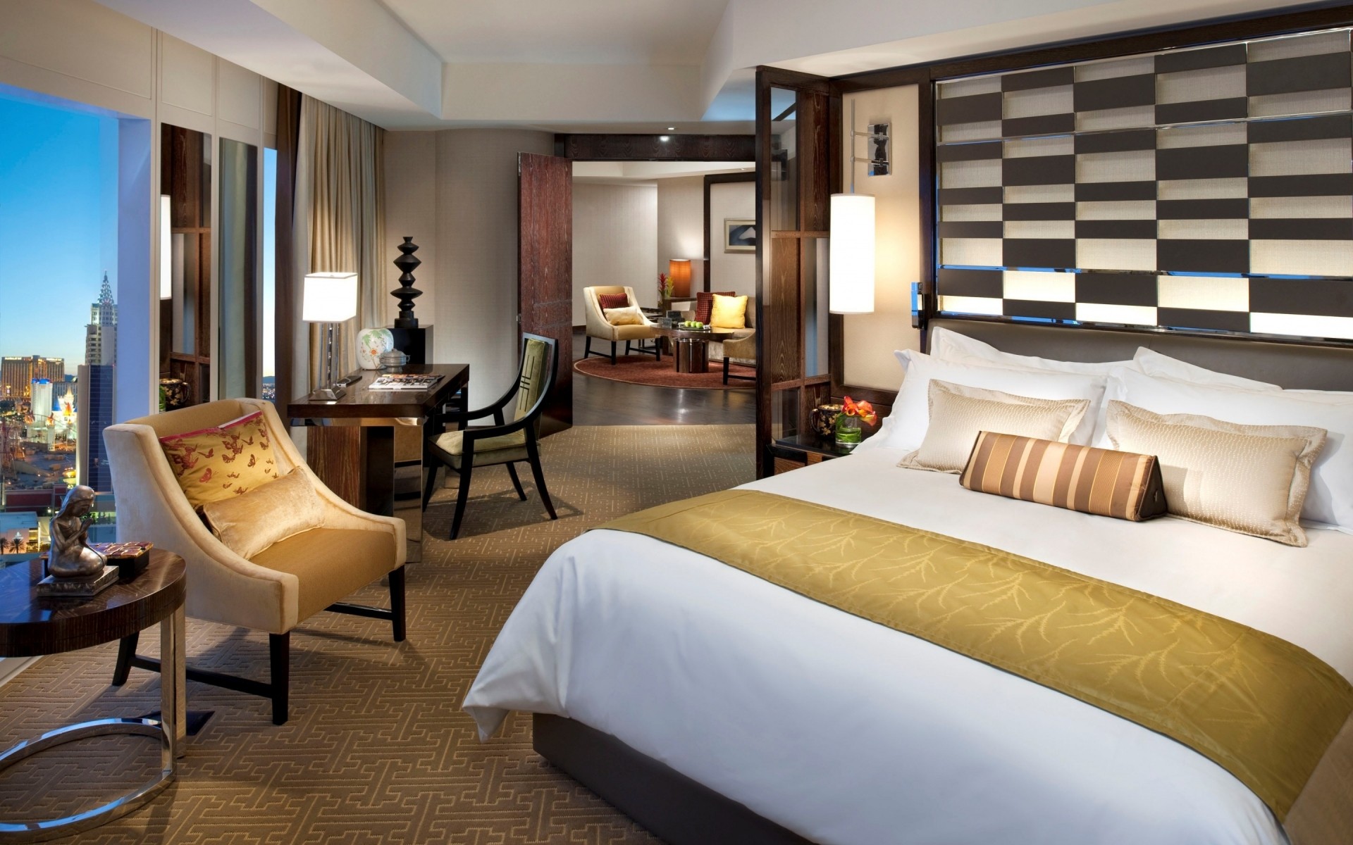 mobilya yatak odası oda yatak kapalı lamba modern lüks yastık iç tasarım masa otel halı daire pencereler konut sandalye aile zemin ev sandalye sandalyeler