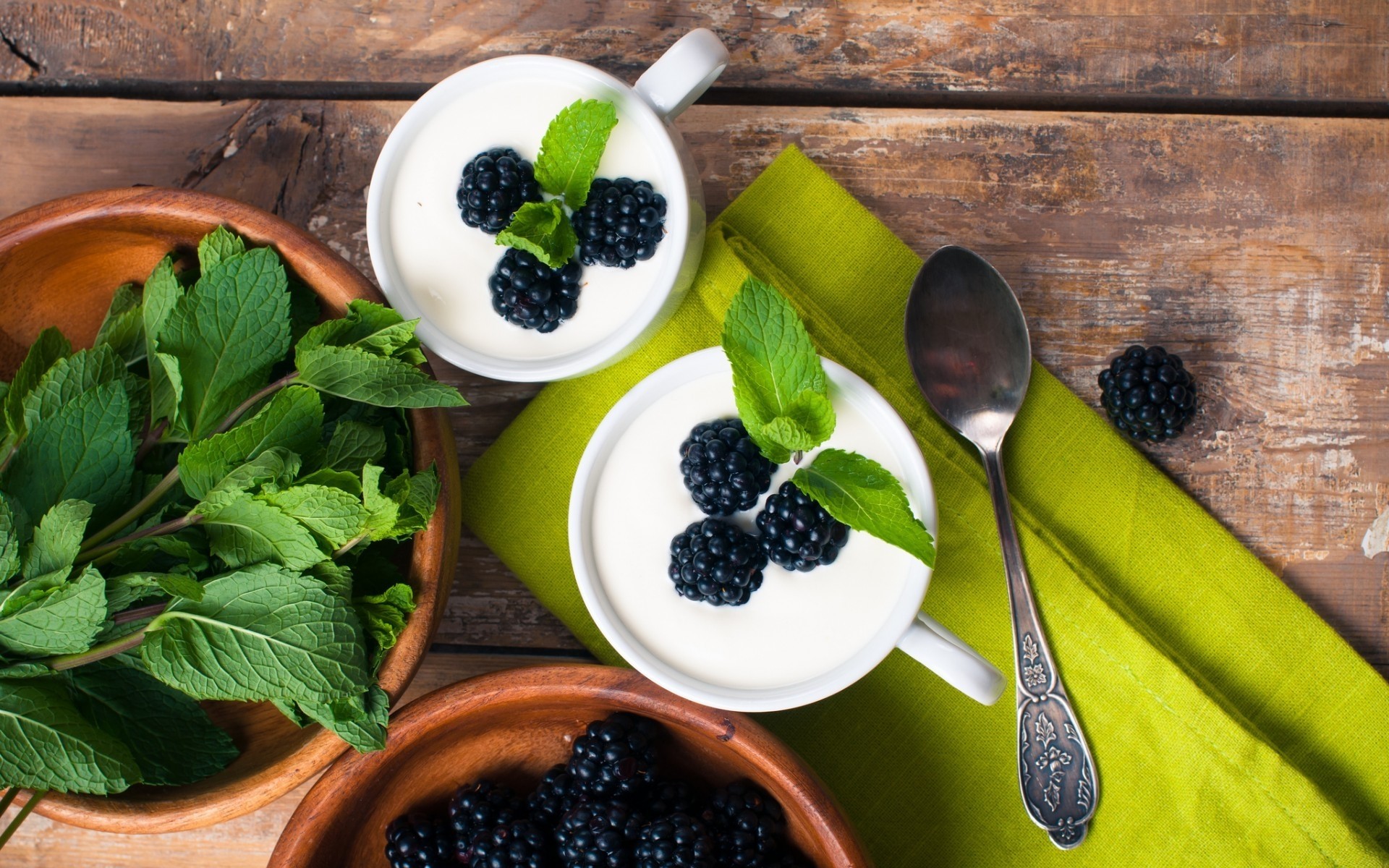 gıda meyve yaprak ahşap sağlık çilek sağlıklı yaban mersini tatlı ahşap kahvaltı gıda kaşık lezzetli nane böğürtlen