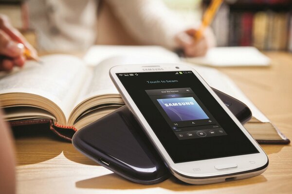 Bir kitap ve avatara iki telefon