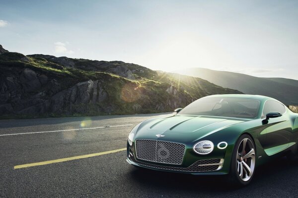 Çok şık bir bentley, 200 hızda israfta yiyor