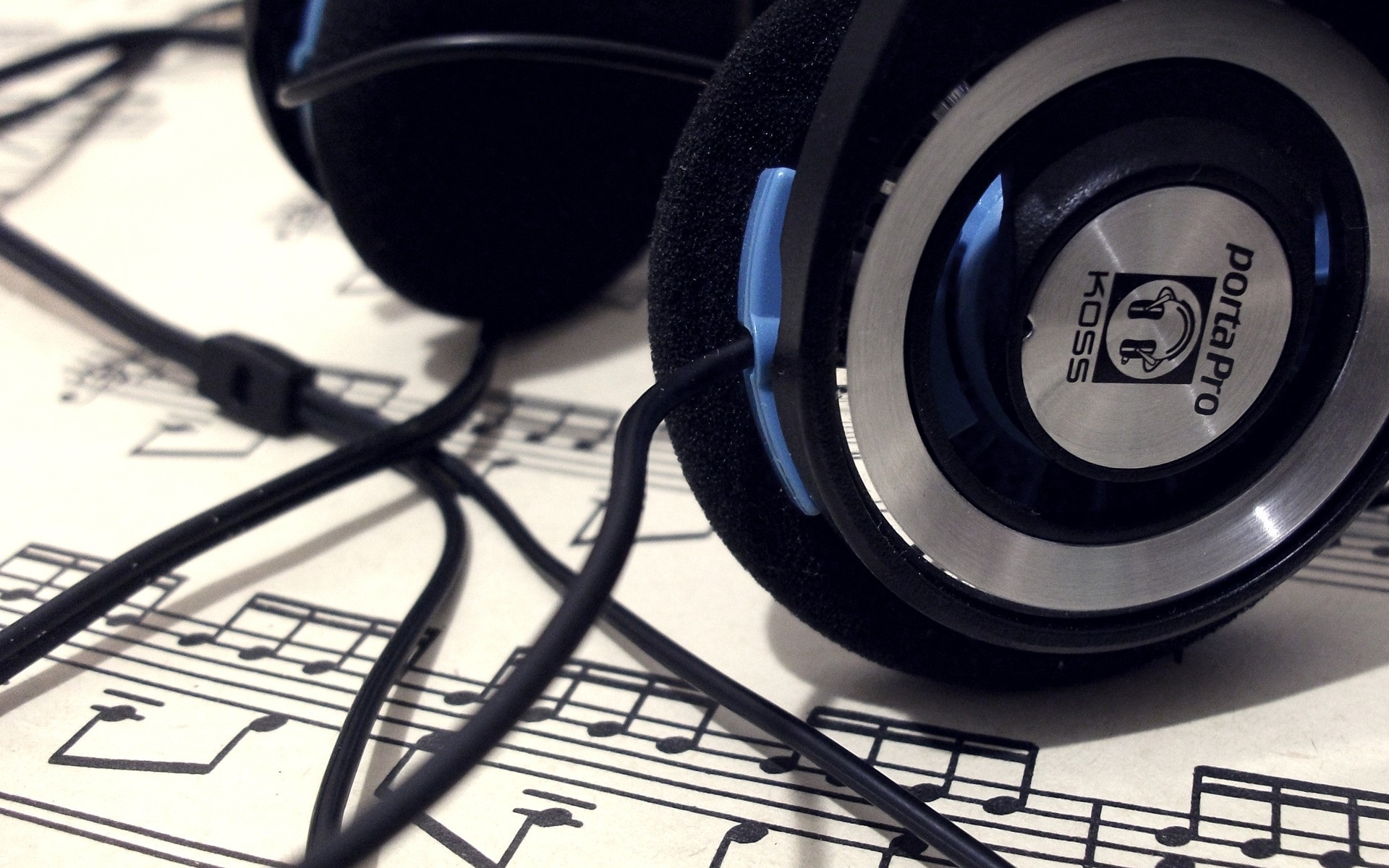 teknoloji ses ekipman elektronik iş müzik stereo bilgisayar dj disko notlar