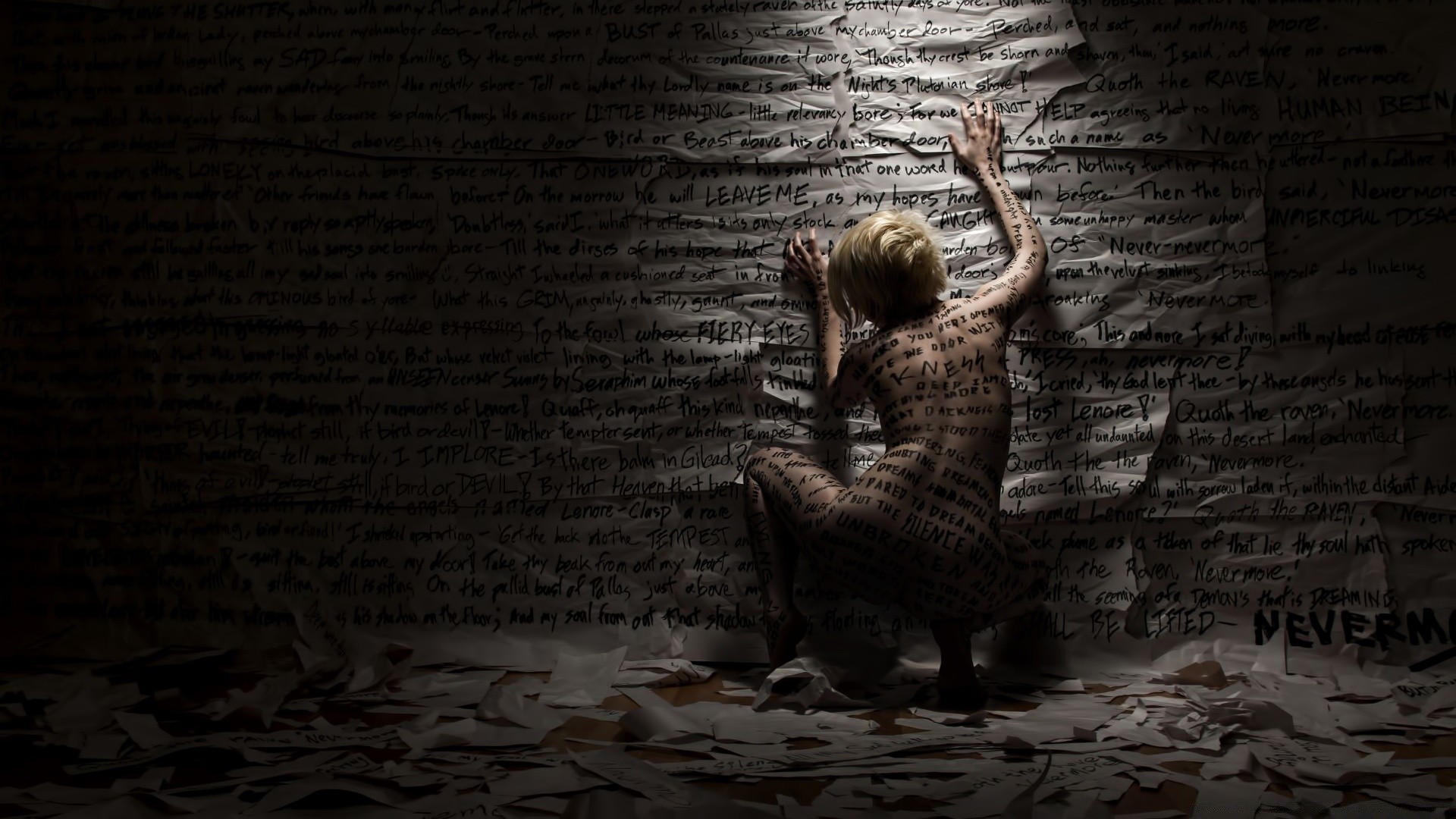 yaratıcı bir yetişkin kadın karanlık gölge kapalı çocuk duvarlar sanat adam kız