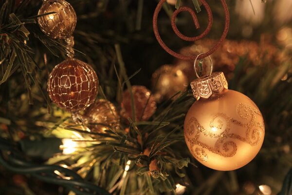 Noel. Yılbaşı topları. Noel ağacının dekorasyonu