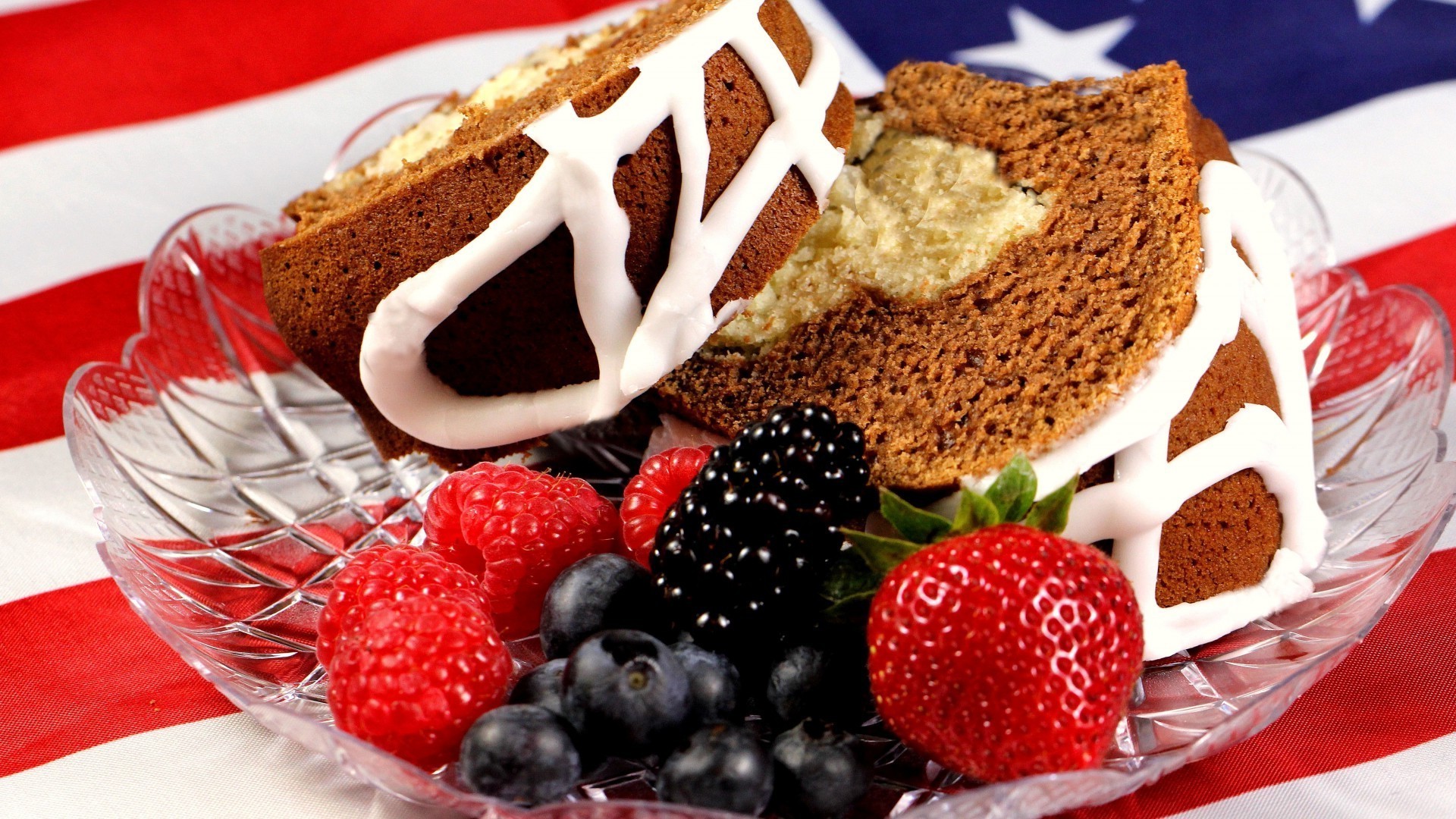 tatlı çikolata lezzetli yemek pasta krema meyve şekerleme şeker epikür çilek ferahlatıcı lezzetli ahududu ev yapımı plakalar kahvaltı goody kurabiyeler