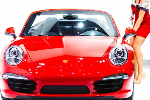 Yuvarlak Farlı Kırmızı Porsche Cabrio