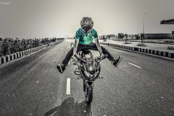 Hareket halindeki bir motosiklette hileler