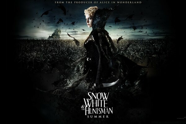 Karanlık bir arka plana karşı ürpertici film Snow White ve Hunter