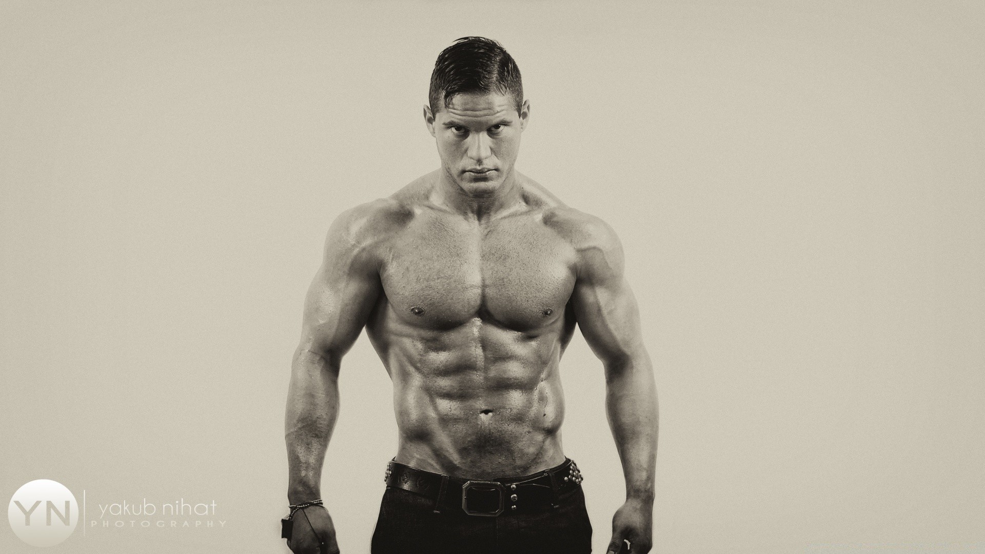 fitness atlet yetişkin adam gömlek bir güç portre güzel kaslı çıplak gövde güçlü