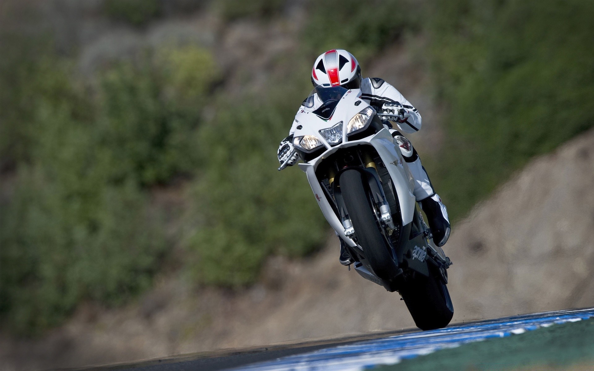 spor bisiklet yarış motorcu yarışma kask aksiyon yarışçı araba acele et tekerlekler macera bisikletçi iz binmek açık havada spor bir