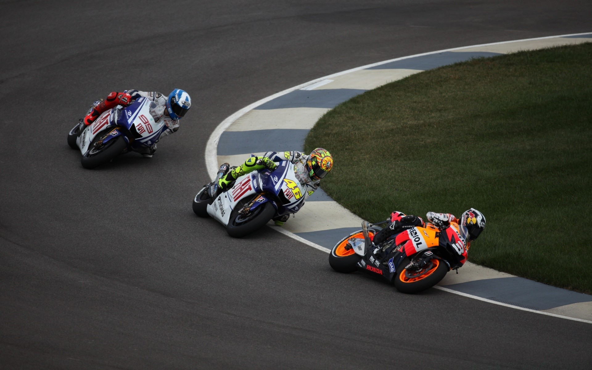 spor yarış parça acele et şampiyonluk yarışma sürücü aksiyon araba turnuva takım çalışması sürücü devre bisiklet yarışçı heyecan otomobil sporları prestij araba daire lastikler