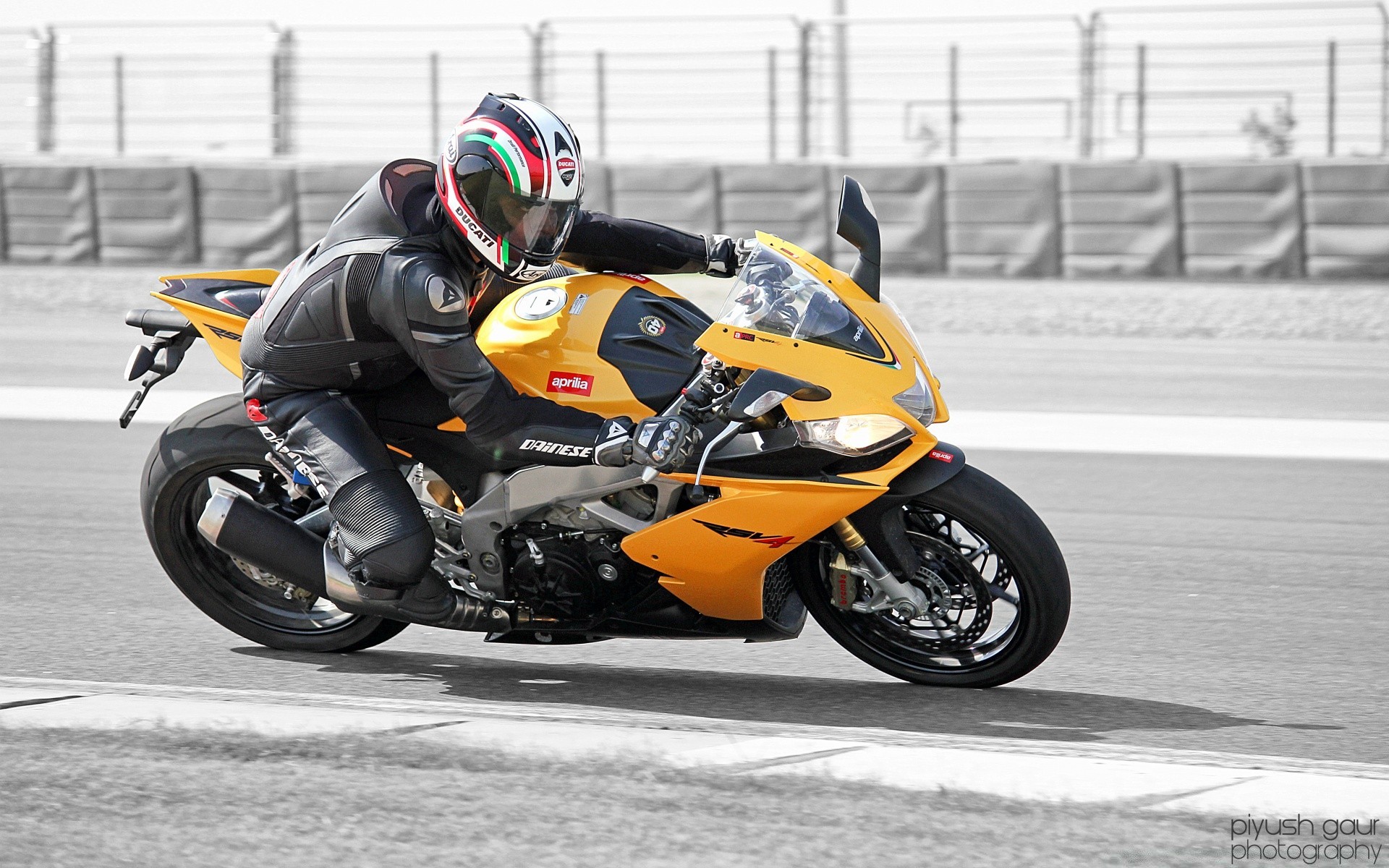 spor yarış parça bisiklet acele et hızlı sürücü sürücü turnuva araba yarışçı devre güç heyecan prestij araba şampiyonluk tur lastikler at takım çalışması