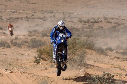 Çöl koşullarında dik motosiklet yarışları